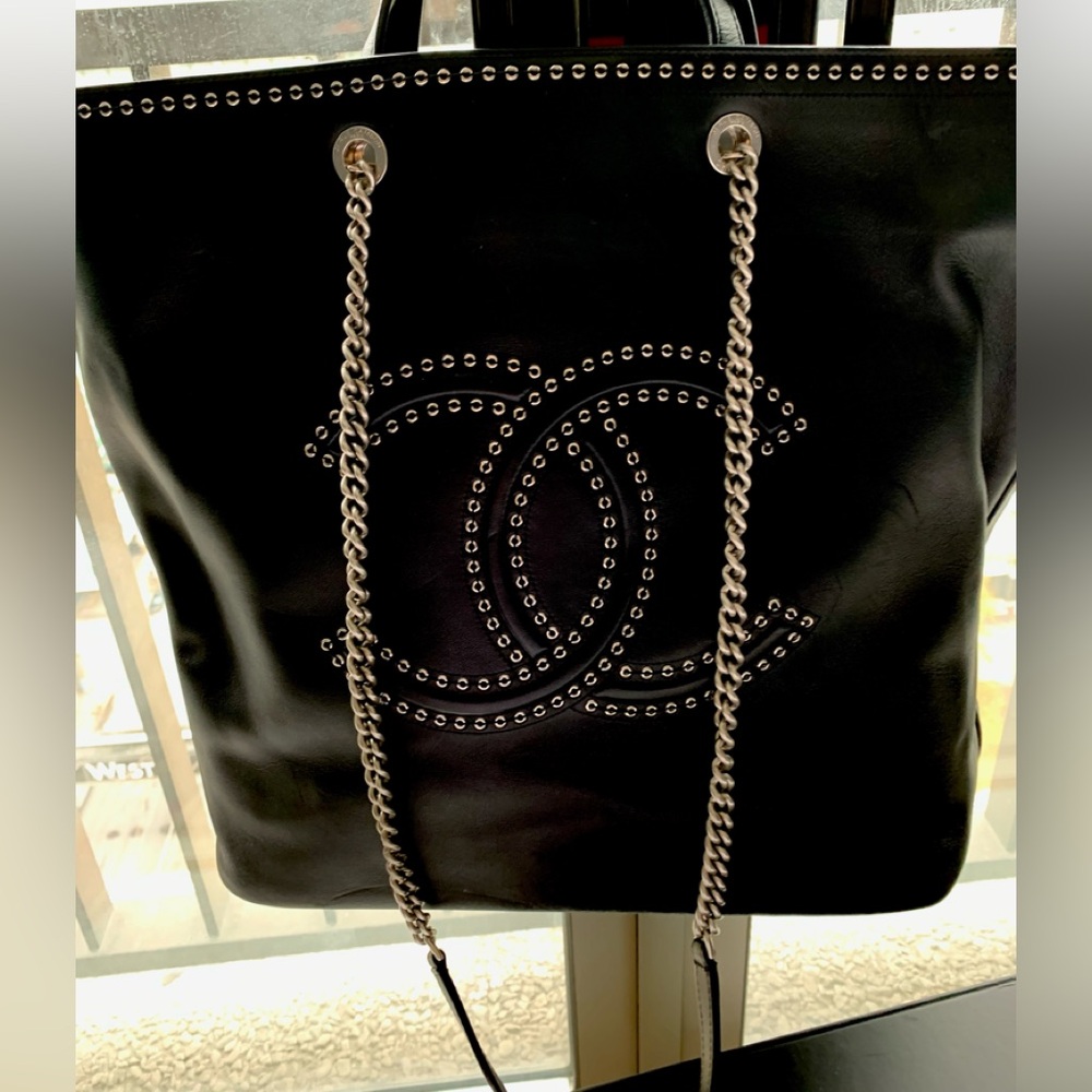 Chanel Medium Tote Black Leather